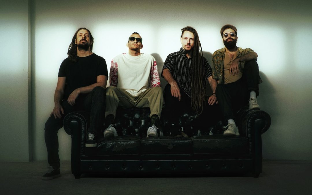 DESTRAGE – tutti i dettagli del nuovo album “SO MUCH. too much.”; guarda il video del primo singolo estratto