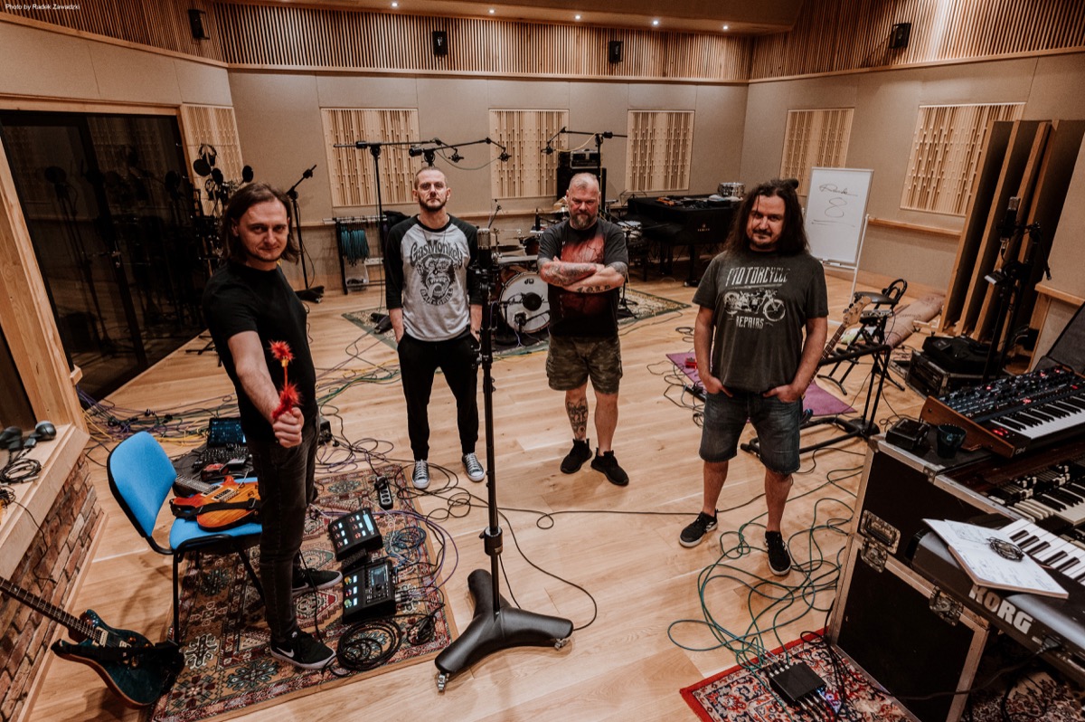 Riverside studio photo june 2022 by Radek Zawadzki - Credit